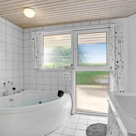 Σπίτι διακοπών Beautiful Home In Hejls With Sauna Hejls