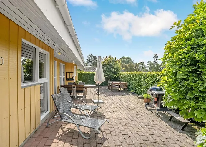Ronnebaervaenget V Holiday home *