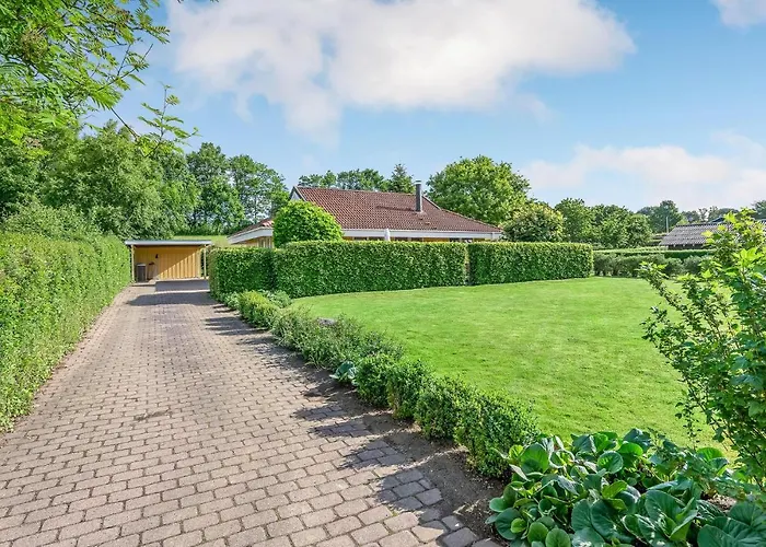 Ronnebaervaenget V Holiday home *