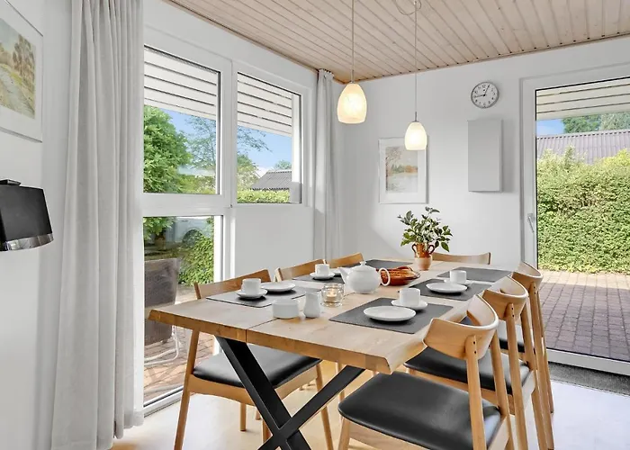 Ronnebaervaenget V Holiday home *