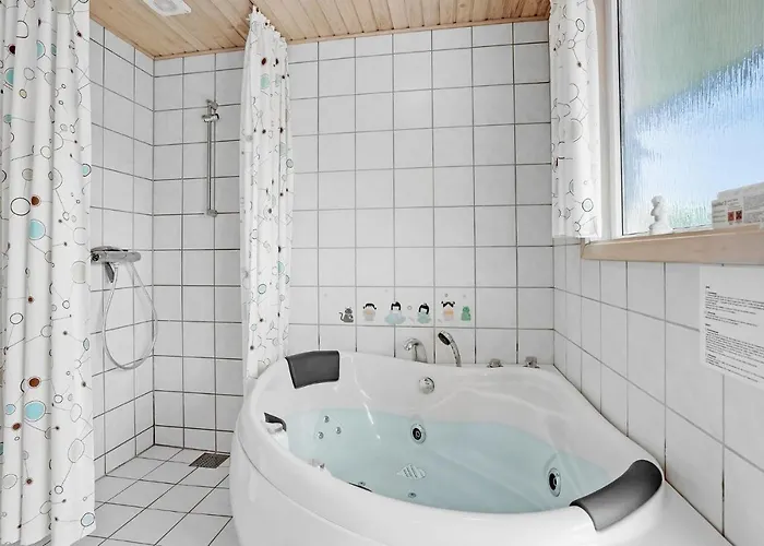 Holiday home Ronnebaervaenget V