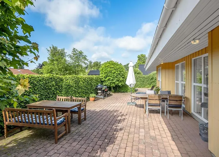 Holiday home Ronnebaervaenget V